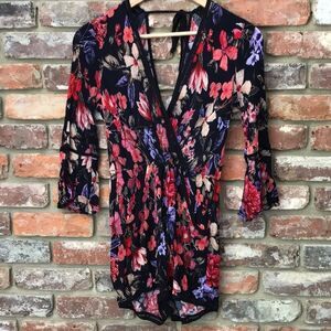 Xhilaration XS Floral Boho Chic Bell Sleeve Romper Spring Summer Vacation